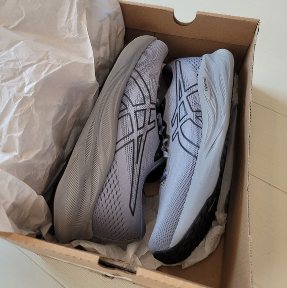 Athletic_Shoes